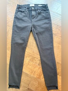 FRAME Le Skinny de Jeanne Black Jeans with Raw Hem